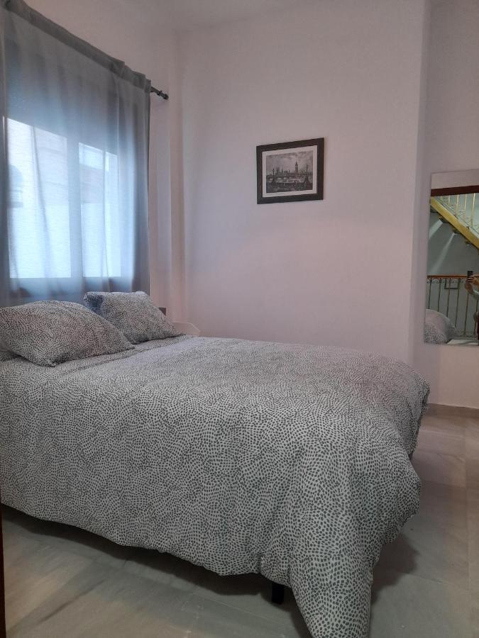 Casa Independiente En Nervion Junto A Parada Del Metro Сasa de vacaciones Sevilla